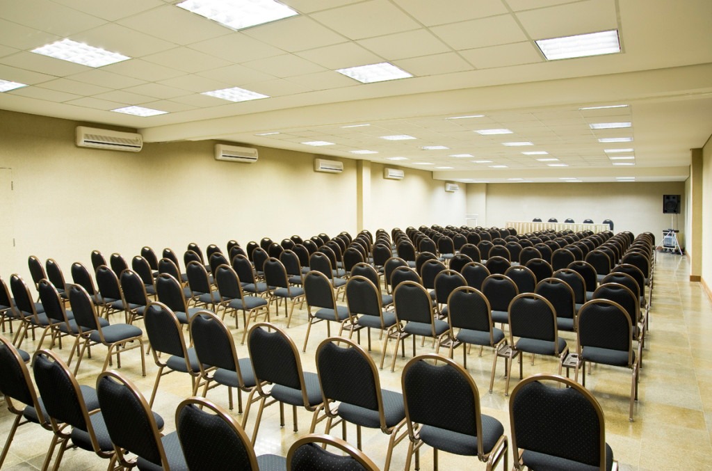 auditorio-ouro-fabrica-negocios-eventos-hotel-praia-centro-fortaleza-lazer-hospedagem2-1024x677-1